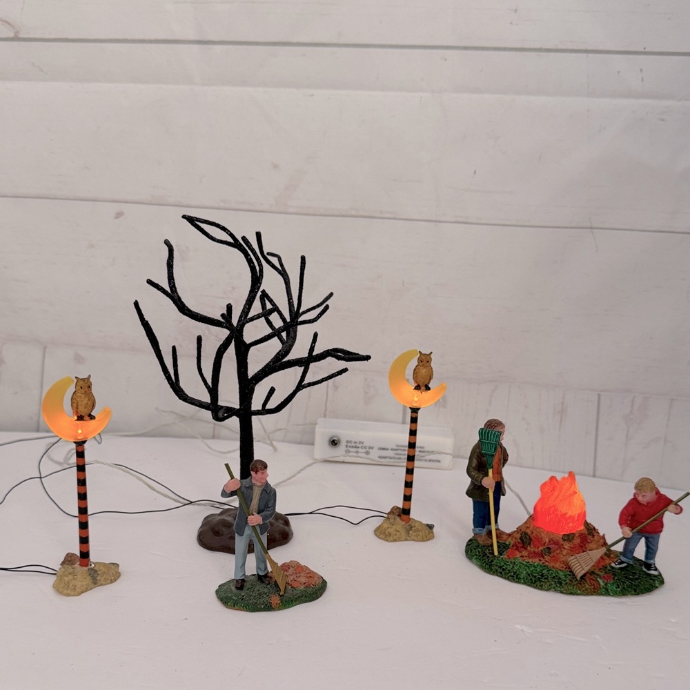 Lemax Halloween Village Figurine Set with Tree and Campfire 🔥 & Owls on Moons